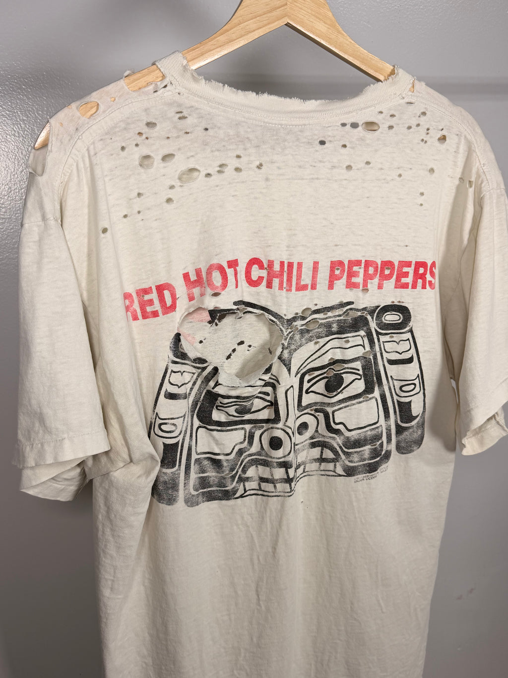 Vintage 90's Red Hot Chili Peppers Aztec Thrashed T-Shirt